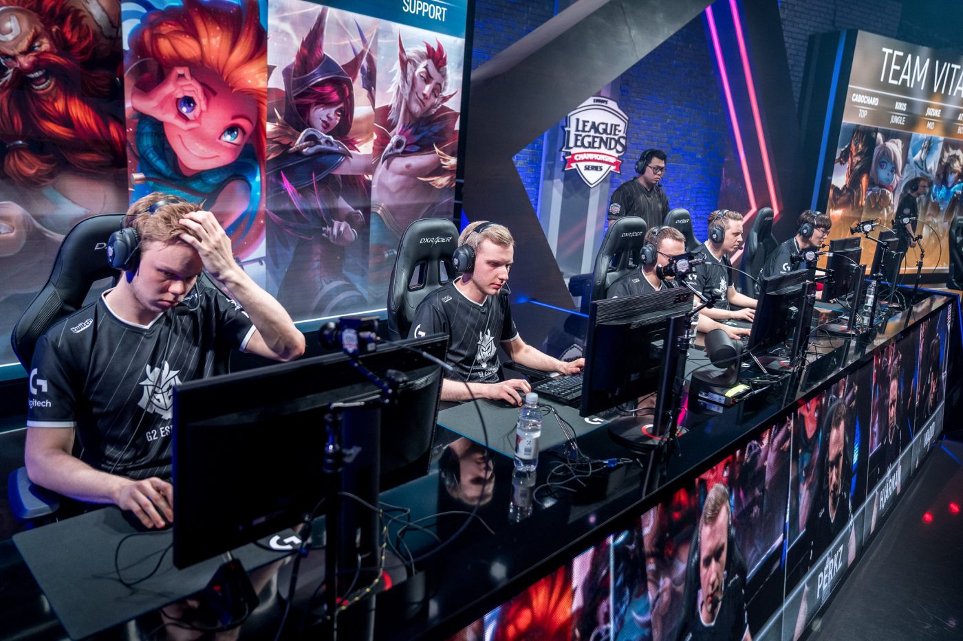 Esports Inears How To Be An Esports Player | Guide to Going Pro in Esports - Insider ...