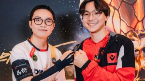 Zheng "ZmjjKK" Yongkang (L) of EDward Gaming and Tyson "TenZ" Ngo of Sentinels at VALORANT Champions 2024