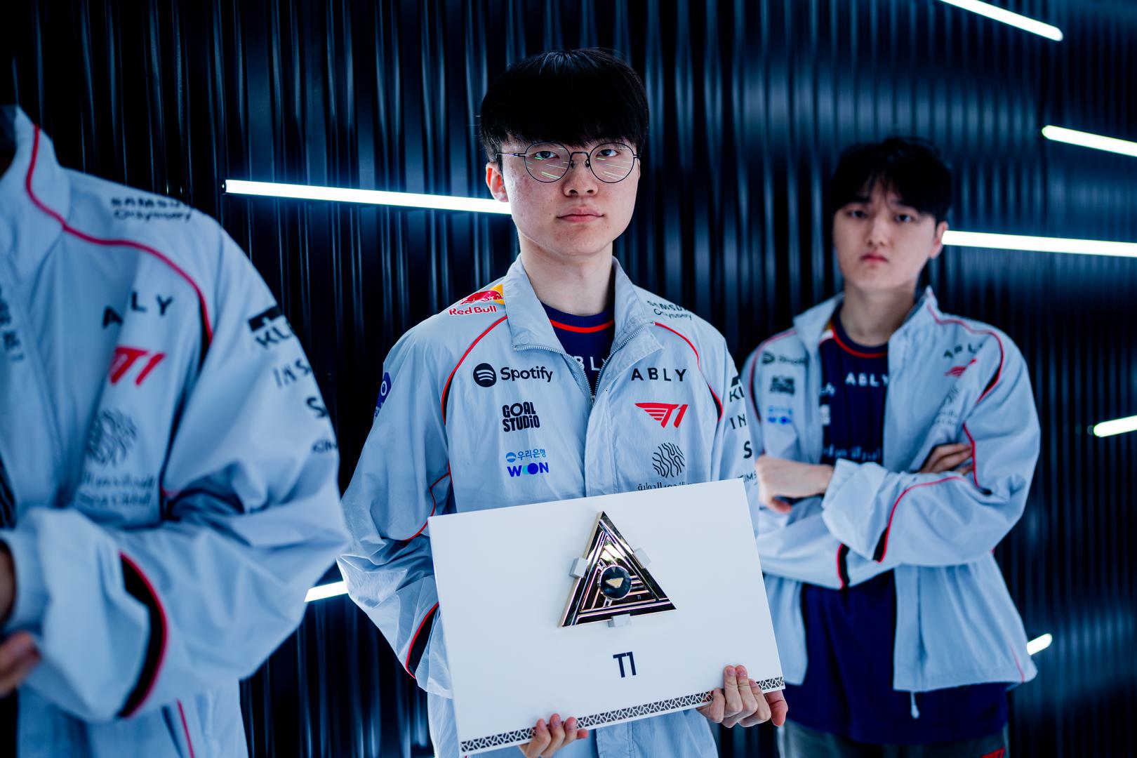 T1 zmieść HLE i wyeliminuj ich z Pucharu Świata w e-sporcie