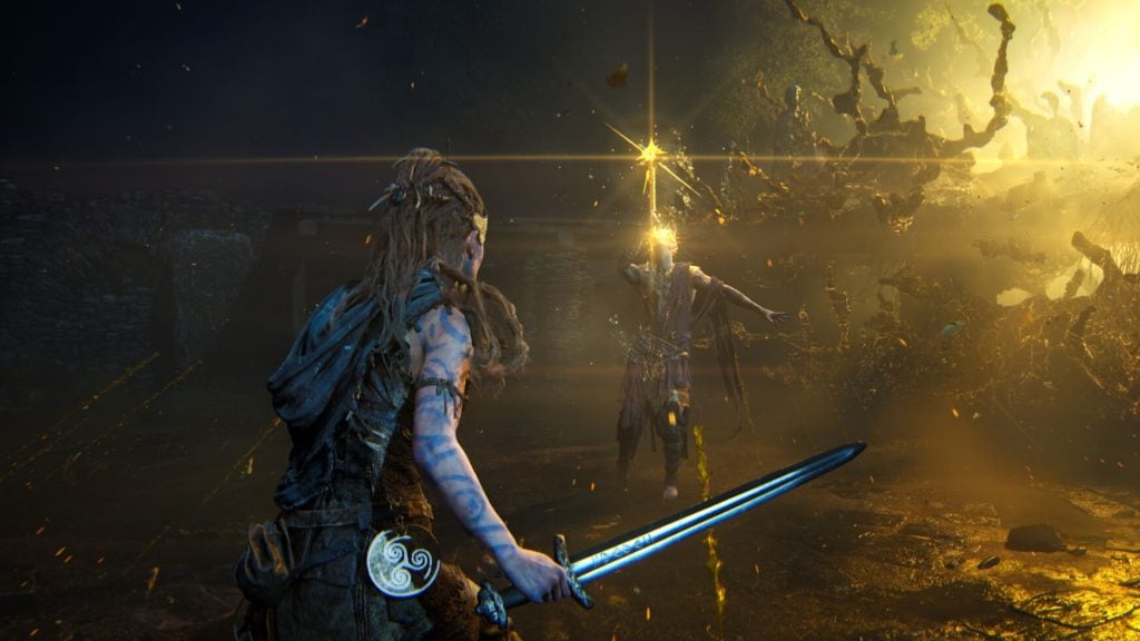 senua using sword in combat in senua