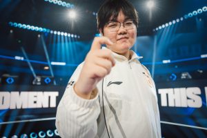 TES Overcome BLG and Visa Issues to Reach LoL Worlds Knockouts